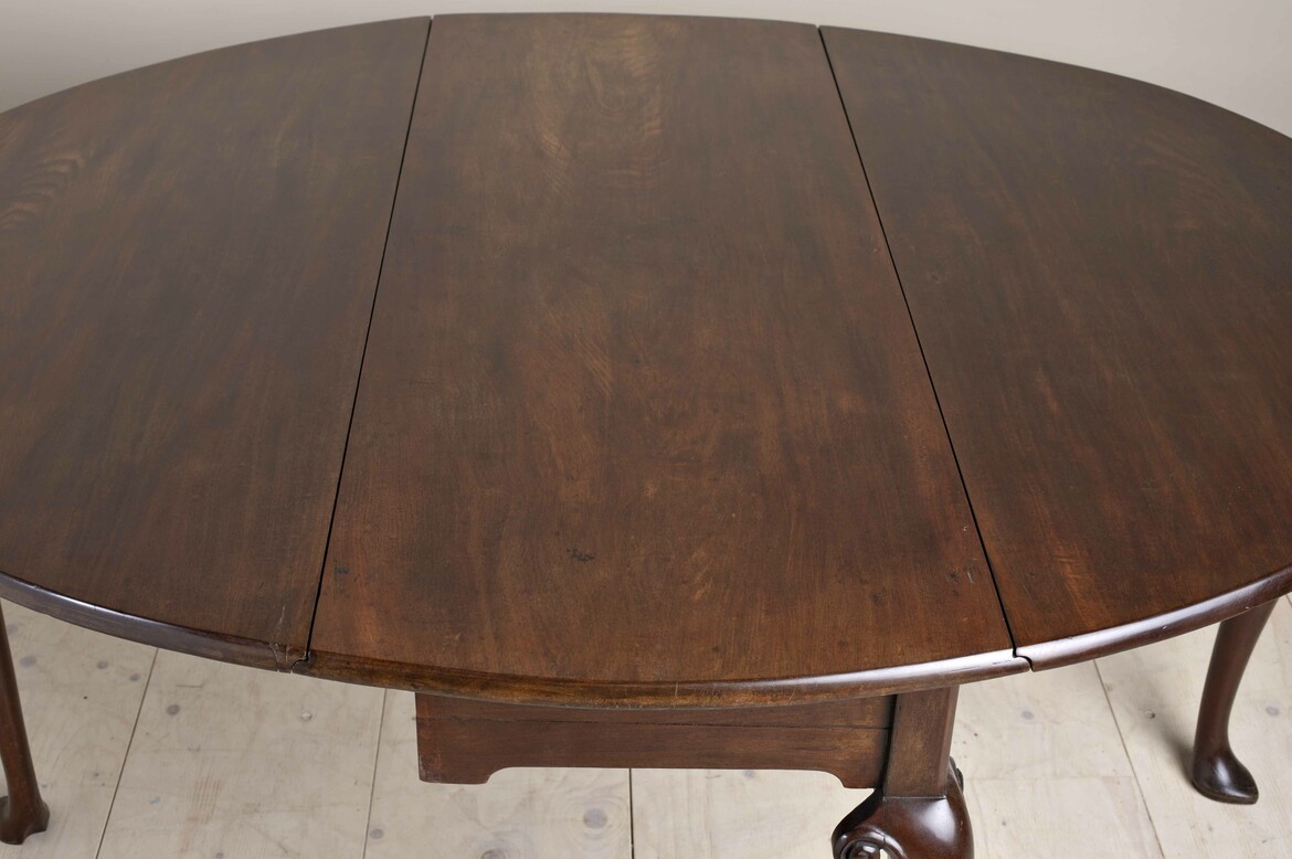Max Rollitt George III Cuban mahogany oval drop-leaf table