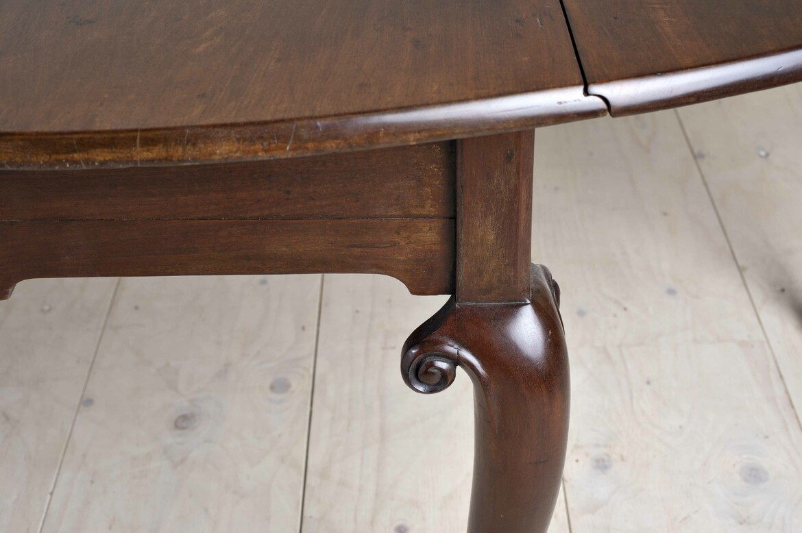 Max Rollitt George III Cuban mahogany oval drop-leaf table